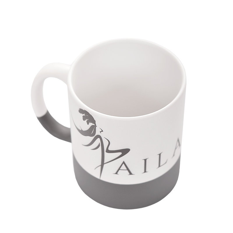 Hrncek so sivym spodkom